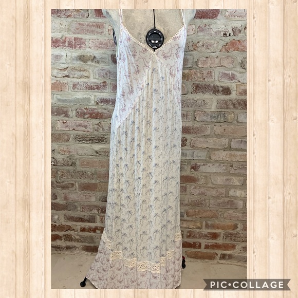 Love Stitch Dresses & Skirts - Love stitch spaghetti strap boutique maxi dress